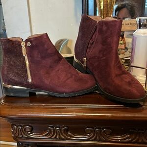 Brown Ankle Boots with Suede Texture and Side Zipper